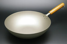 Load image into Gallery viewer, Pure Titanium Chinese Beijing wok wood handle Amazing Lightness Japan