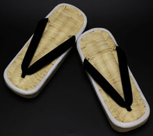 Load image into Gallery viewer, Flexible Geta Clogs Mechanism to fit Sole Flexibly at Walking Made in Japan