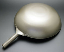 Load image into Gallery viewer, Pure Titanium Chinese Beijing wok Amazing Lightness pan Made in Japan